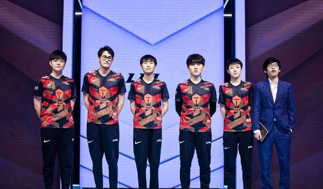 绿茵场上的 绿茵场上的