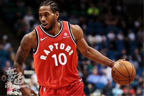 足球比赛中 足球比赛中